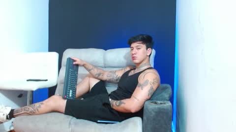 justinfuller_31 online show from March 20, 6:13 pm