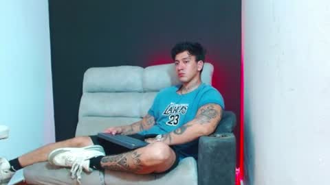 justinfuller_31 online show from June 26, 8:02 pm