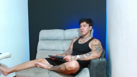 justinfuller_31 online show from June 28, 11:33 pm