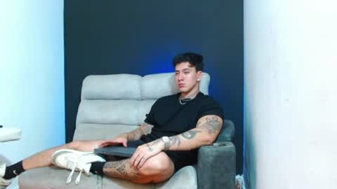 justinfuller_31 online show from July 7, 1:08 am