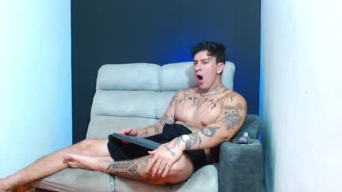justinfuller_31 online show from July 7, 6:47 am