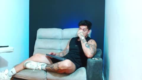 justinfuller_31 online show from July 14, 9:20 pm