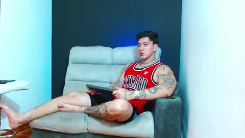 justinfuller_31 online show from July 16, 1:22 am