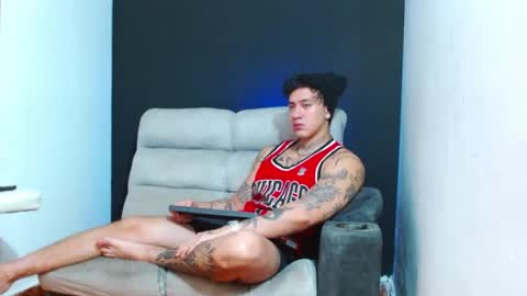 justinfuller_31 online show from July 25, 1:41 pm