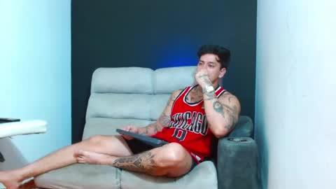 justinfuller_31 online show from July 26, 1:47 am