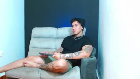 justinfuller_31 online show from July 28, 4:27 pm