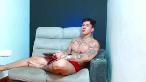 justinfuller_31 online show from July 28, 8:52 pm