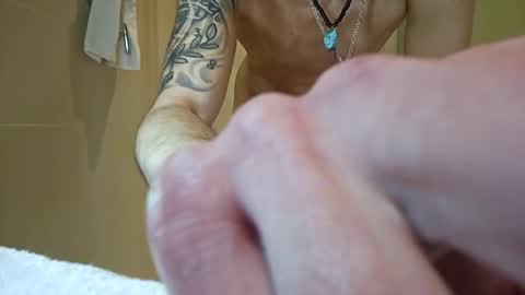 Snapshot of justing2324 chatting on March 6, 2:51 am Justin online show from March 6, 2:51 am