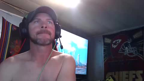 Snapshot of justinwam chatting on December 29, 7:28 am new here lets have fun online show from December 29, 7:28 am