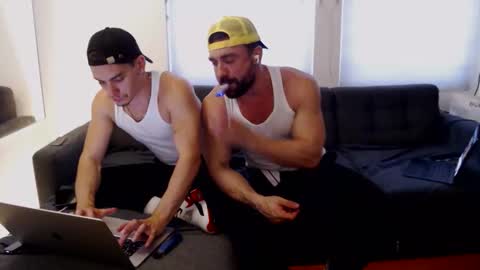 justjamesldn online show from December 1, 11:26 am