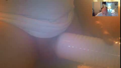 Snapshot of justjohn1012000 chatting on October 21, 12:06 pm justjohn online show from October 21, 12:06 pm
