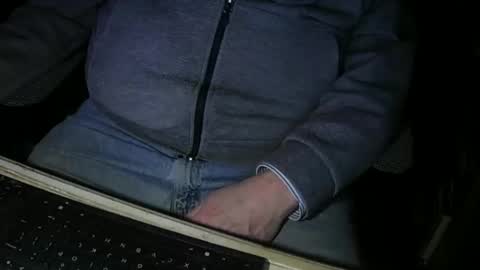 Snapshot of justme39057 chatting on February 2, 3:27 am Justme39057 online show from February 2, 3:27 am