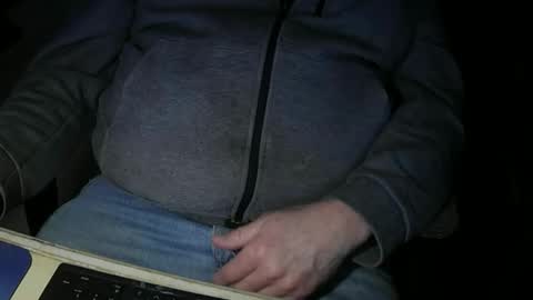 Snapshot of justme39057 chatting on February 12, 6:47 pm Justme39057 online show from February 12, 6:47 pm