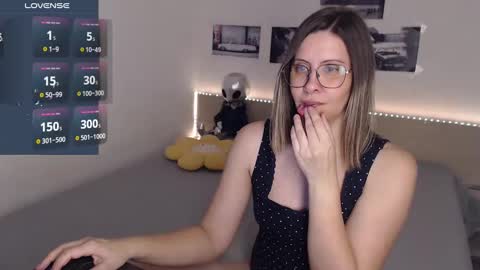 Julie online show from February 2, 5:21 am