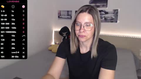 Julie online show from September 16, 4:02 am