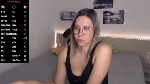 Julie online show from September 23, 4:21 pm