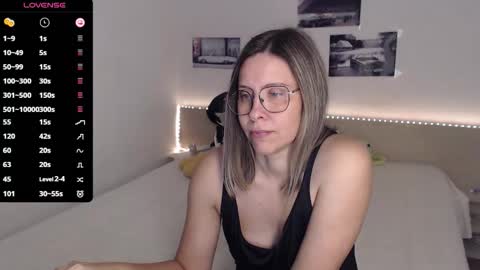 Julie online show from October 15, 4:01 am