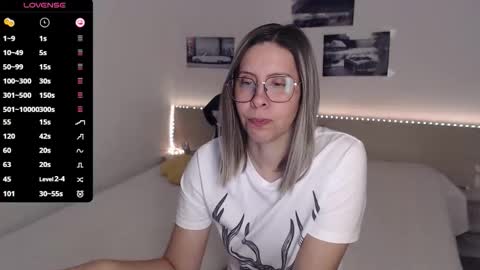 Julie online show from October 21, 4:13 am