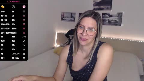 Julie online show from November 8, 5:23 pm