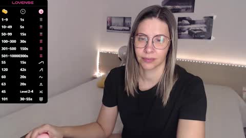 Julie online show from December 15, 4:50 am