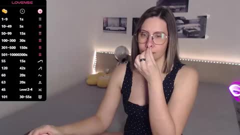 Julie online show from February 18, 5:03 am