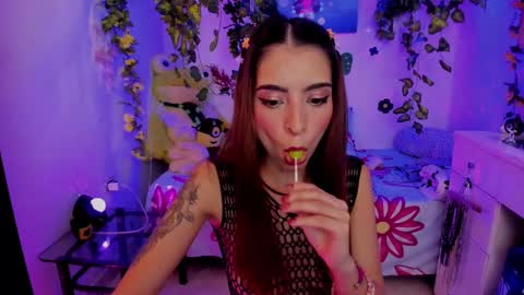 Snapshot of justmia_ chatting on February 25, 5:08 am Mia online show from February 25, 5:08 am