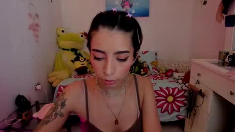 Snapshot of justmia_ chatting on February 27, 12:43 am Mia online show from February 27, 12:43 am