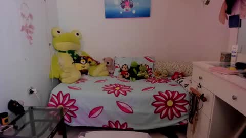 Snapshot of justmia_ chatting on February 28, 1:37 am Mia online show from February 28, 1:37 am