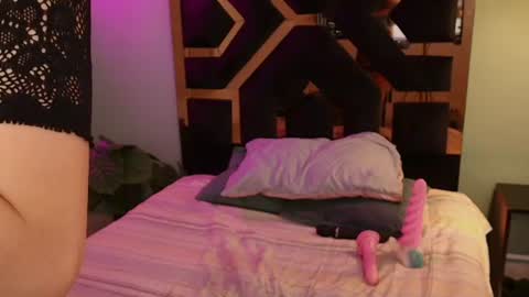 Snapshot of justmia_ chatting on July 1, 1:40 am Mia online show from July 1, 1:40 am