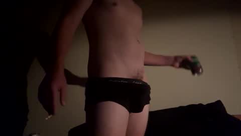 Snapshot of justmoresluts chatting on February 28, 10:20 am justmoresluts online show from February 28, 10:20 am