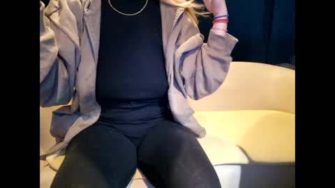 Snapshot of justonetime333 chatting on September 30, 5:01 am Ana online show from September 30, 5:01 am