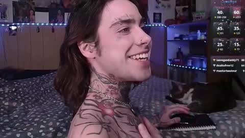 Snapshot of juuzou_kit chatting on March 8, 7:39 pm Juuzou hehim u can call me Juz online show from March 8, 7:39 pm