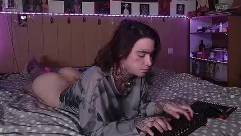 Snapshot of juuzou_kit chatting on March 11, 3:18 pm Juuzou hehim u can call me Juz online show from March 11, 3:18 pm