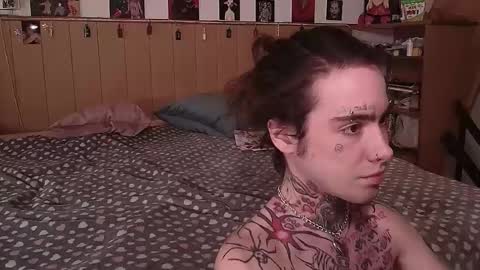 Snapshot of juuzou_kit chatting on March 12, 1:06 pm Juuzou hehim u can call me Juz online show from March 12, 1:06 pm