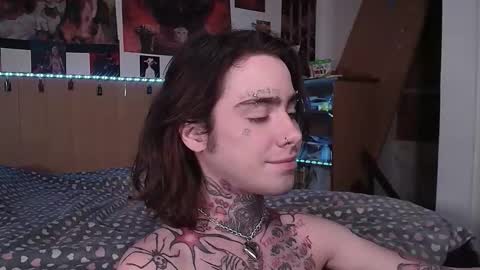 Snapshot of juuzou_kit chatting on March 15, 4:24 pm Juuzou hehim u can call me Juz online show from March 15, 4:24 pm