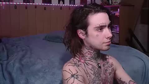 Snapshot of juuzou_kit chatting on March 20, 2:55 pm Juuzou hehim u can call me Juz online show from March 20, 2:55 pm