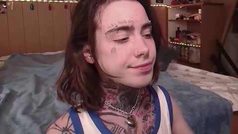 Snapshot of juuzou_kit chatting on March 25, 1:17 pm Juuzou hehim u can call me Juz online show from March 25, 1:17 pm