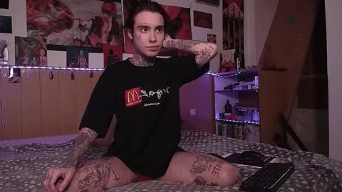 Snapshot of juuzou_kit chatting on March 31, 1:33 pm Juuzou hehim u can call me Juz online show from March 31, 1:33 pm