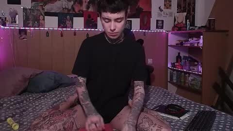 Snapshot of juuzou_kit chatting on April 8, 2:17 pm Juuzou hehim u can call me Juz online show from April 8, 2:17 pm