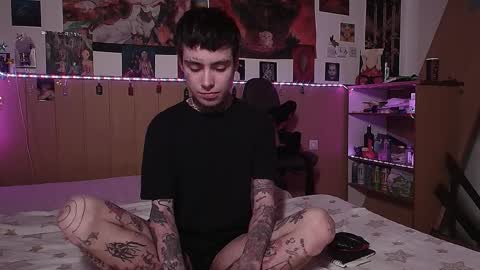 Snapshot of juuzou_kit chatting on April 9, 6:24 pm Juuzou hehim u can call me Juz online show from April 9, 6:24 pm