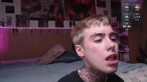 Snapshot of juuzou_kit chatting on April 14, 3:40 pm Juuzou hehim u can call me Juz online show from April 14, 3:40 pm