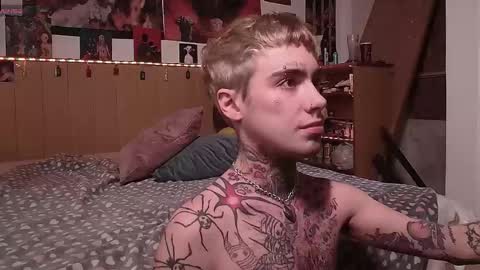 Snapshot of juuzou_kit chatting on April 16, 3:46 pm Juuzou hehim u can call me Juz online show from April 16, 3:46 pm