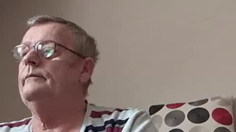 Snapshot of jyarthur01750 chatting on December 18, 11:24 am Arthur01750 online show from December 18, 11:24 am