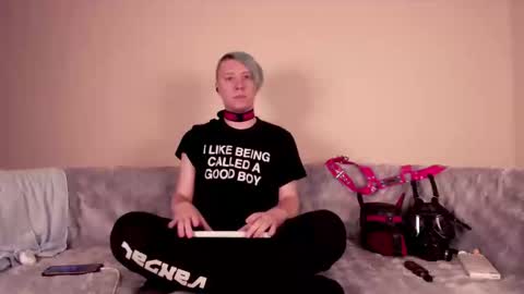 Snapshot of k9_goodboy chatting on February 21, 6:42 pm Alex online show from February 21, 6:42 pm