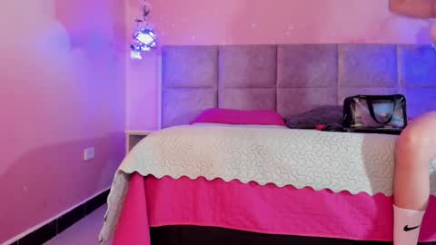 Snapshot of kaate_sweett chatting on April 9, 11:26 am kaate_sweett online show from April 9, 11:26 am