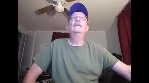 kabriggs137 online show from December 18, 10:35 pm