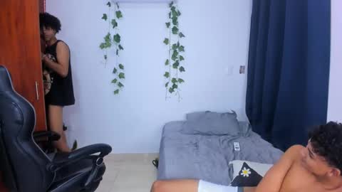 Snapshot of kael_and_deivid chatting on December 21, 10:51 pm kael and deivid online show from December 21, 10:51 pm