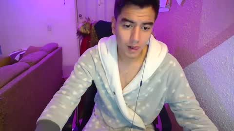 Snapshot of kael_art_d chatting on December 7, 7:05 am kael_art_d online show from December 7, 7:05 am