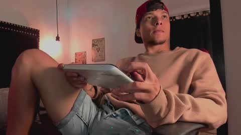 Snapshot of kael_owens chatting on February 9, 8:44 am Kael Owens online show from February 9, 8:44 am