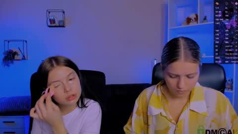 kaela_spell_ online show from November 17, 8:36 pm